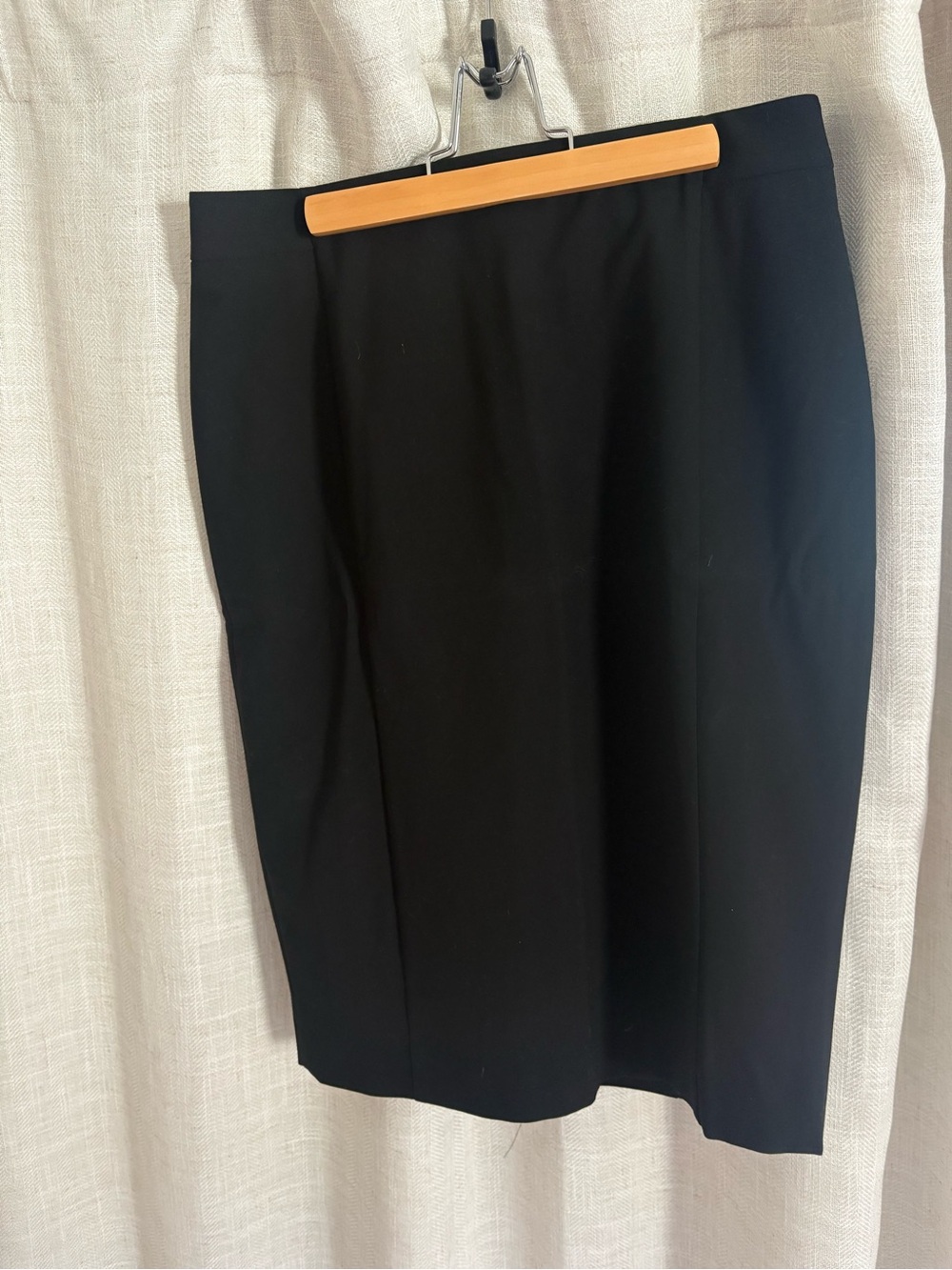 Ann Taylor Black Pencil Skirt - Sleek Professional Style